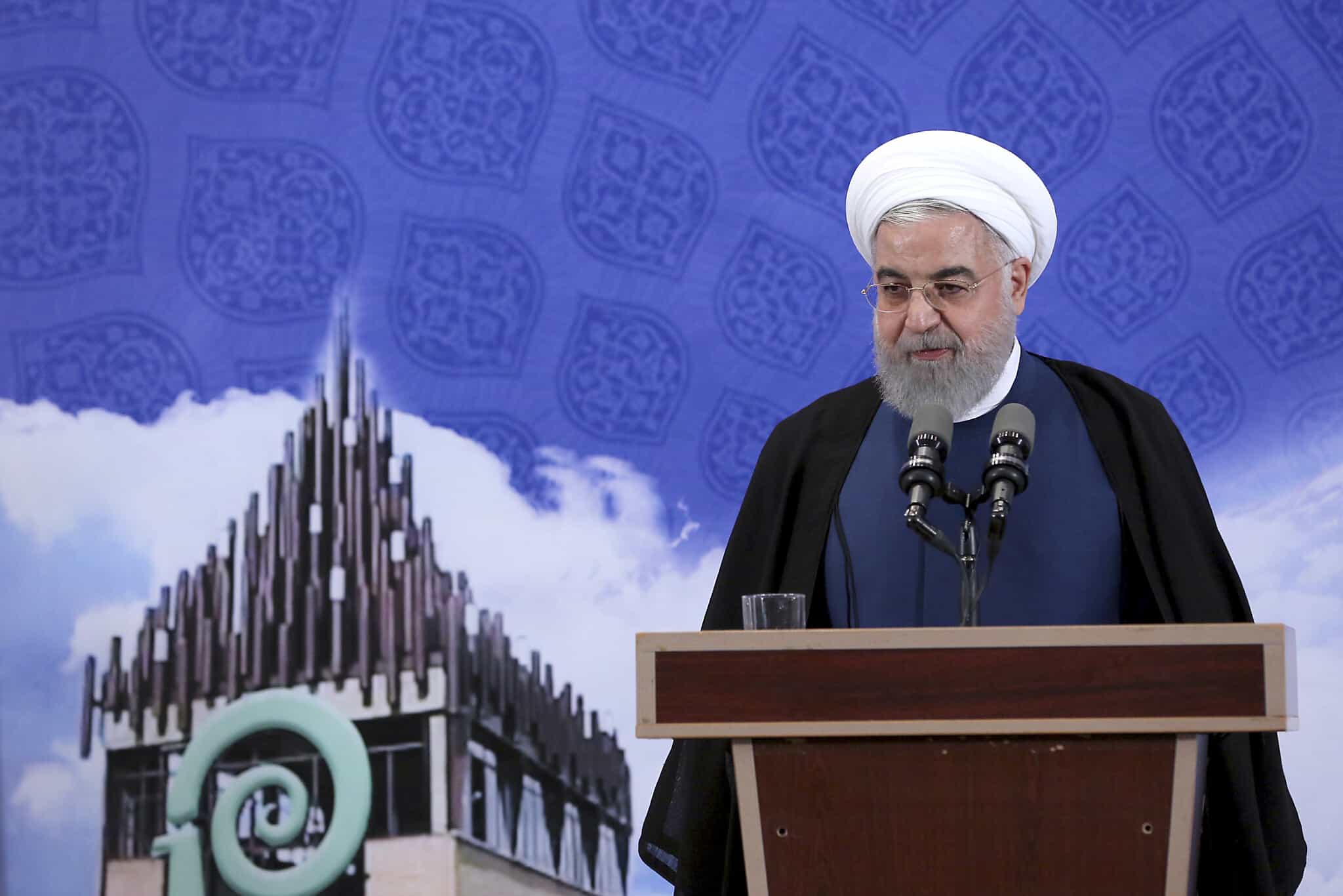 נשיא איראן חסן רוחאני מכריז על השמשת מתקן ההעשרה בפורדו, ב-5 בנובמבר 2019 (צילום: Office of the Iranian Presidency via AP)