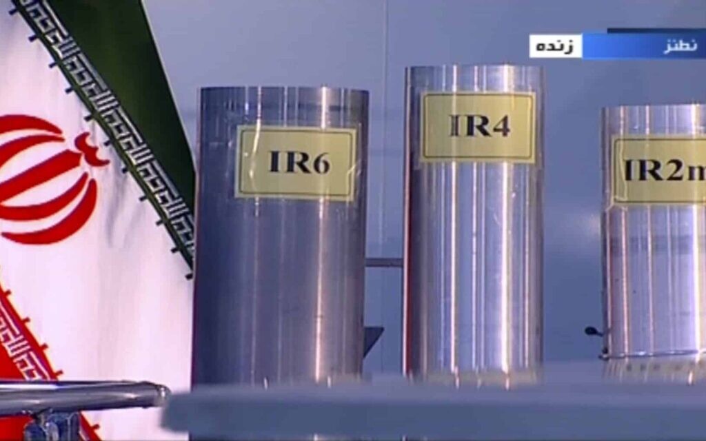 רשות השידור האיראנית מציגה שלושה סוגי צנטריפוגות להעשרת אורניום, ב-6 ביוני 2018 (צילום: IRIB via AP)