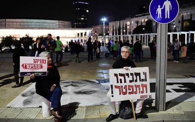 הפגנה נגד נתניהו, כיכר הבימה בתל אביב, 23 בנובמבר 2019 (צילום: Flash90/תומר נויברג)