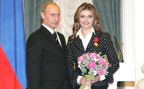 KABAYEVA מקבלת את העיטור &quot;עבור הישגים למען המולדת&quot;, 2005 (צילום: ארכיון אתר הקרמלין, www.kremlin.ru)