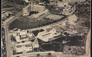 ירושלים במבט על, בסוף שנות ה-30 של המאה הקודמת. במרכז – וילה שוקן, ומשמאלה בית אגיון, לימים מעון ראש הממשלה בבלפור (צילום: זולטן קלוגר/הספרייה הלאומית) ירושלים במבט על, בסוף שנות ה-30 של המאה הקודמת. במרכז – וילה שוקן, ומשמאלה בית אגיון, לימים מעון ראש הממשלה בבלפור (צילום: זולטן קלוגר/הספרייה הלאומית)