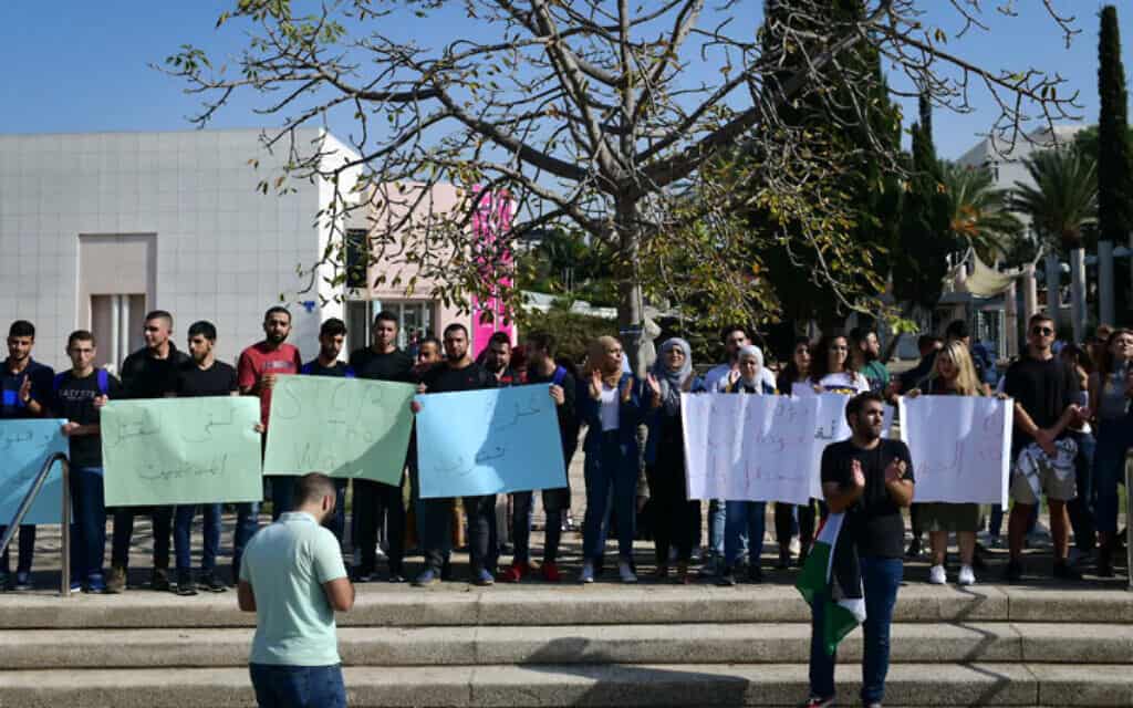 הפגנה של סטודנטים באונ' תל אביב נגד ההפצצות בעזה, היום. הג'יהאד האיסלאמי הפר את הפסקת האש מספר פעמים במהלך היום (צילום: תומר נויברג / פלאש 90)