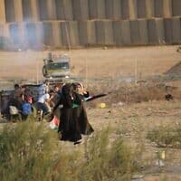 הפגנת פלסטינים בגבול הרצועה (צילום: חסן ג'די, פלאש 90)