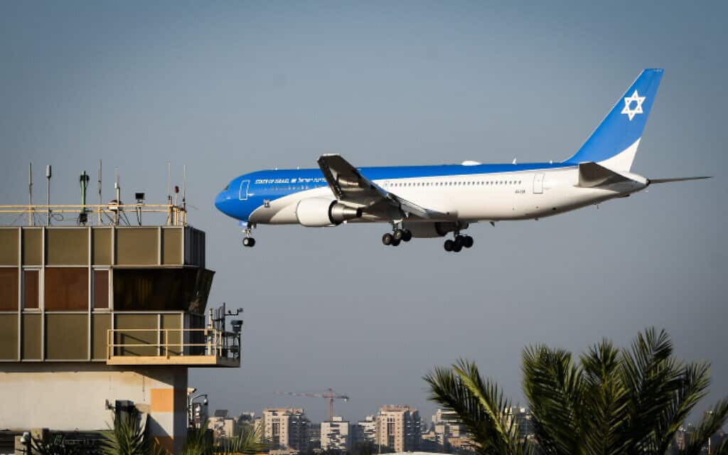 מטוס ראש הממשלה החדש נחת אתמול בתנב"ג לאחר טיסת ניסוי ראשונה. נתניהו פוגש היום את ראשי בלוק ה-55 (צילום: אבשלום שושוני / פלאש 90) מטוס ראש הממשלה החדש נחת אתמול בתנב"ג לאחר טיסת ניסוי ראשונה. נתניהו פוגש היום את ראשי בלוק ה-55 (צילום: אבשלום שושוני / פלאש 90)