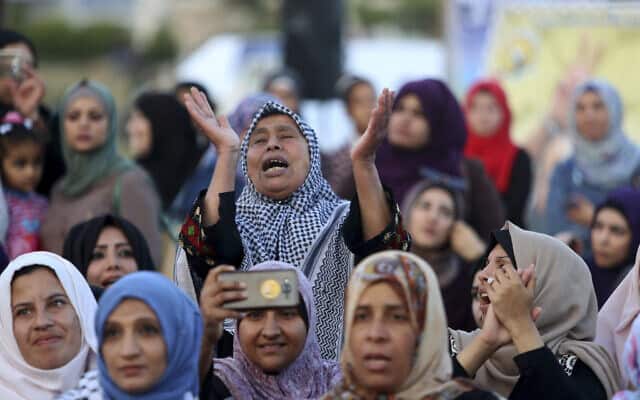 נשים פלסטיניות בעצרת תמיכה בשביתת רעב של אסירים ביטחוניים בישראל, 2017 (צילום: AP Photo/Adel Hana)