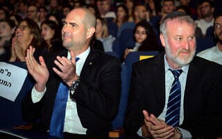 אמיר אוחנה ואביחי מנדלבליט (צילום: פלאש 90-) אמיר אוחנה ואביחי מנדלבליט (צילום: פלאש 90-)