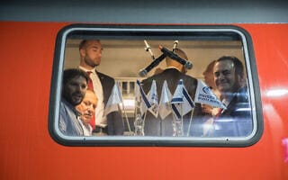 ישראל כ"ץ ובצלאל סמוטריץ' חונכים את קו הרכבת ת"א-ירושלים, שנפתח חלקית בסוף 2019 לאחר עיכובים רבים והשקעות עתק (צילום: Yonatan Sindel/Flash90) ישראל כ"ץ ובצלאל סמוטריץ' חונכים את קו הרכבת ת"א-ירושלים, שנפתח חלקית בסוף 2019 לאחר עיכובים רבים והשקעות עתק (צילום: Yonatan Sindel/Flash90)