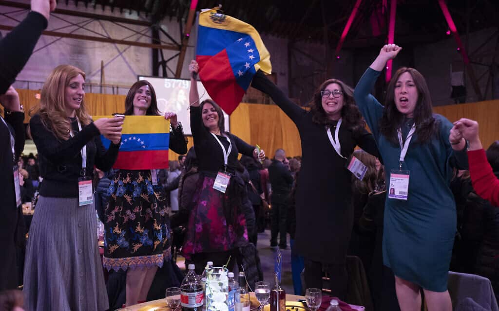 נשים יהודיות מוונצואלה בכנס של חב"ד בניו יורק, ינואר 2019, ארכיון (צילום: AP Photo/Mark Lennihan)