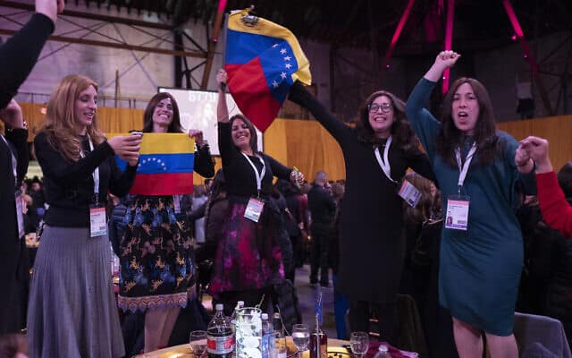 נשים יהודיות מוונצואלה בכנס של חב&quot;ד בניו יורק, ינואר 2019, ארכיון (צילום: AP Photo/Mark Lennihan)