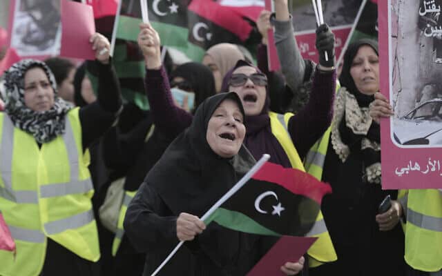 נשים משתתפות במחאה חברתית בלוב, ארכיון, אפריל 2019 (צילום: AP Photo/Hazem Ahmed)
