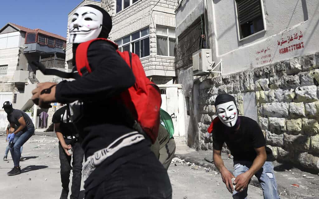 עימות בין צעירים פלסטינים למשטרה בעיסאוויה, יוני 2019 (צילום: AP Photo/Mahmoud Illean)