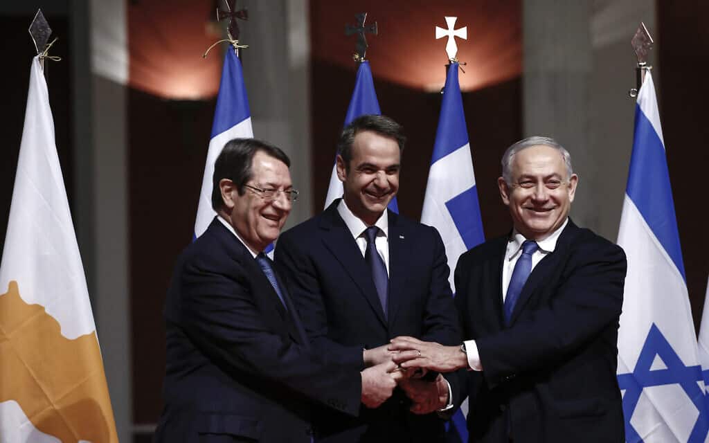 מנהיגי יוון, ישראל וקפריסין נפגשו באתונה כדי לחתום על עסקה שמטרתה לבנות צינור תת-ימי איסטמד, 2 בינואר 2020 (צילום: AP Photo)
