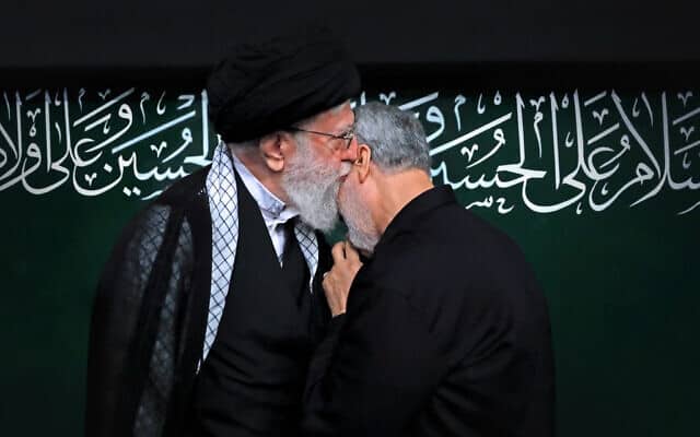 חמינאי וסולימאני, ארכיון, 2017 (צילום: Office of the Iranian Supreme Leader via AP)