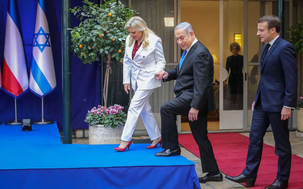 בנימין ושרה נתניהו ועמנואל מקרון בפסגת המנהיגים בירושלים לרגל יום השואה הבינלאומי (צילום: Marc Israel Sellem-POOL)