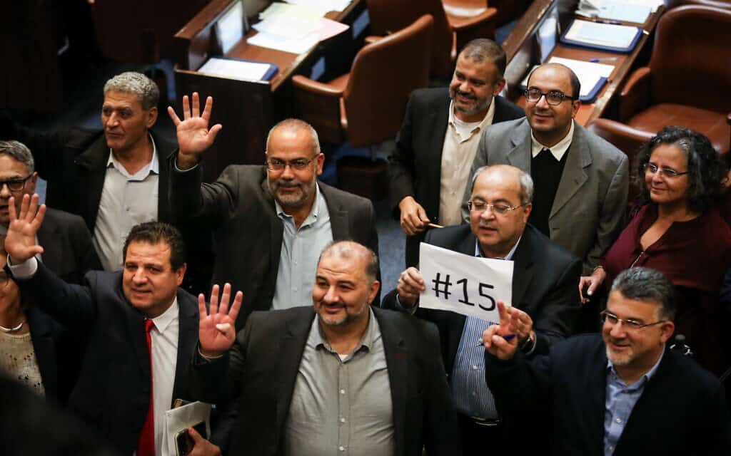 חברי הרשימה המשותפת בהצבעה על פיזור הכנסת, דצמבר 2019 (צילום: אוליבייה פיטוסי/פלאש90)