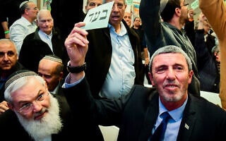 רפי פרץ בכינוס שבו אושר האיחוד בין הבית היהודי לעוצמה יהודית (צילום: Flash90) רפי פרץ בכינוס שבו אושר האיחוד בין הבית היהודי לעוצמה יהודית (צילום: Flash90)