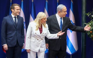 בנימין ושרה נתניהו ועמנואל מקרון בפסגת המנהיגים לרגל יום השואה הבינלאומי (צילום: Marc Israel Sellem-POOL) בנימין ושרה נתניהו ועמנואל מקרון בפסגת המנהיגים לרגל יום השואה הבינלאומי (צילום: Marc Israel Sellem-POOL)
