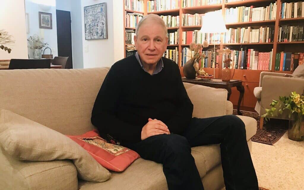 פרופסור מני מאוטנר בביתו בתל אביב, ינואר 2020 (צילום: אמיר בן-דוד)