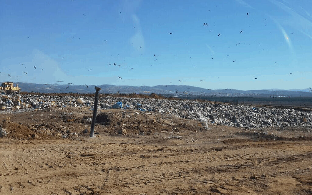 תשטיפים מזוהמים ומפגעי פסולת במטמנת עברון (צילום: המשרד להגנת הסביבה)