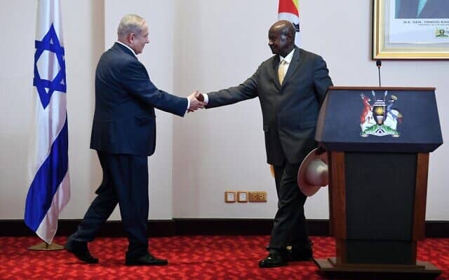 ראש הממשלה בנימין נתניהו ונשיא אוגנדה יוורי מוסווני. פברואר 2020 (צילום: חיים צח לע