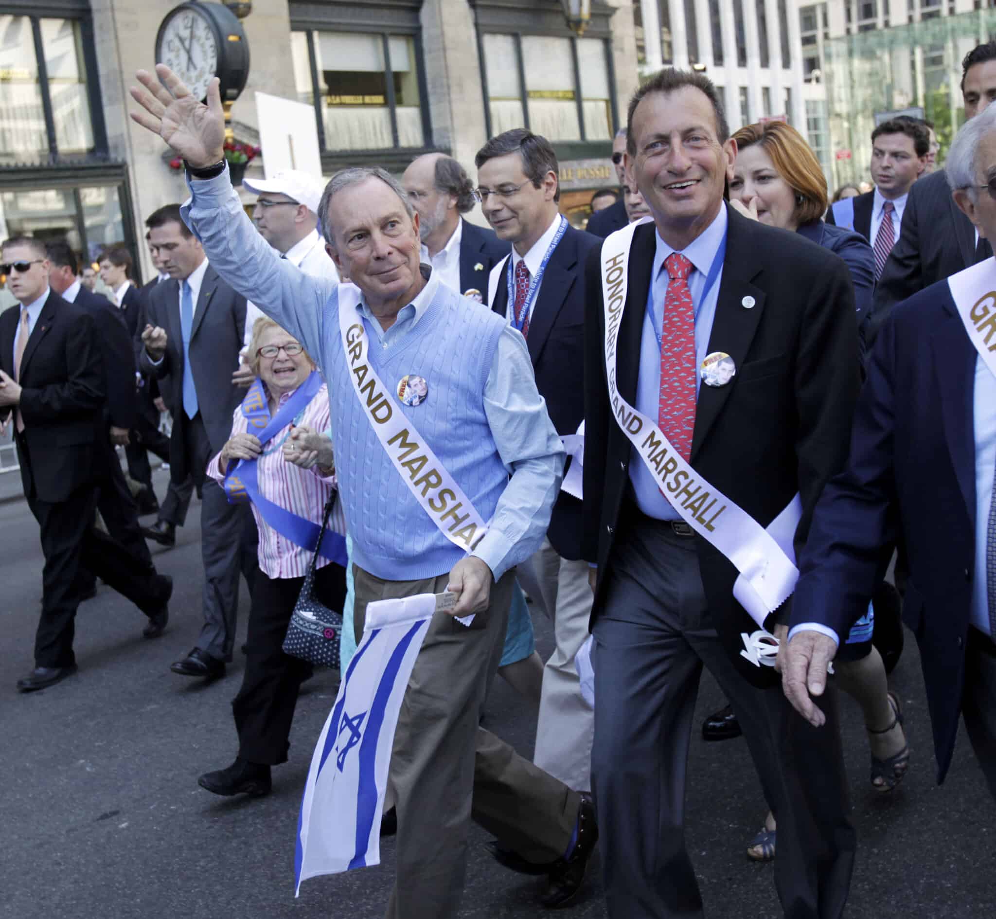 ראש עיריית ניו יורק מייקל בלומברג מוביל מצעד למען ישראל, לצד רון חולדאי, 2009, ארכיון (צילום: AP Photo/Seth Wenig)