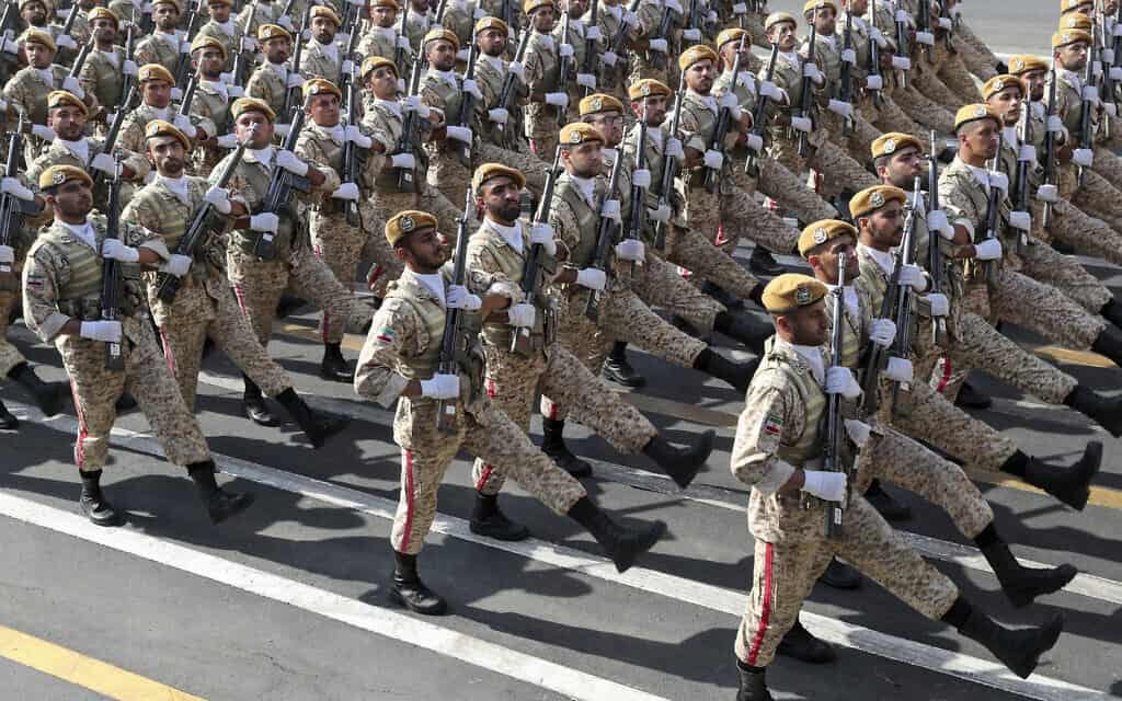 מצעד של כוחות הצבא האיראני לציון 39 שנה לפתיחת מלחמת איראן-עירק. ספטמבר 2019 (צילום: (Iranian Presidency Office via AP))