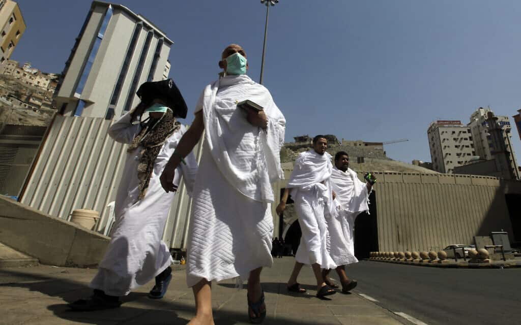 עולי רגל בסעודיה חוששים מהקורונה (צילום: AP Photo/Amr Nabil)