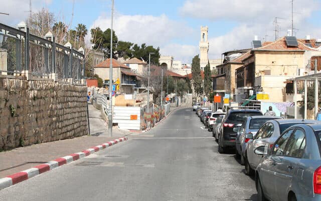 רחוב שבטי ישראל בירושלים, מחוץ לחומות העיר העתיקה (צילום: שמואל בר-עם)