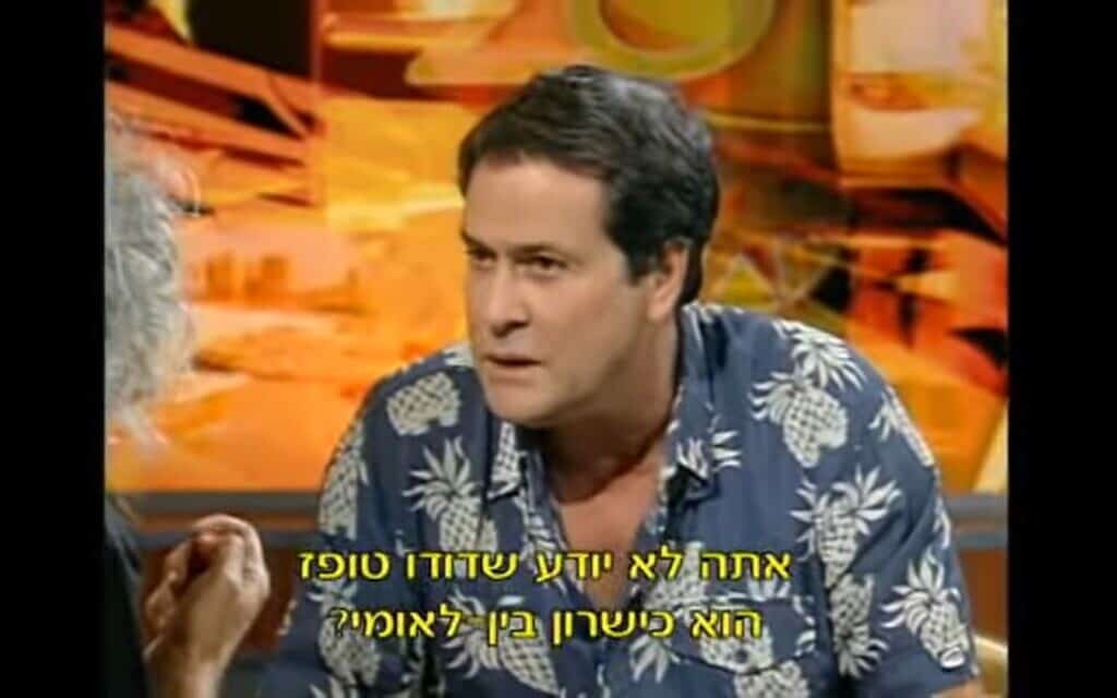 צילום מסך מתוך ראיון של דודו טופז ב"חוצה ישראל" עם רינו צרור