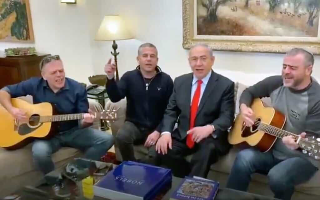 שמעון ריקלין, בנימין נתניהו, ינון מגל ואראל סג"ל בסרטון השיר ״שבחי ירושלים״ (צילום: צילום מסך)