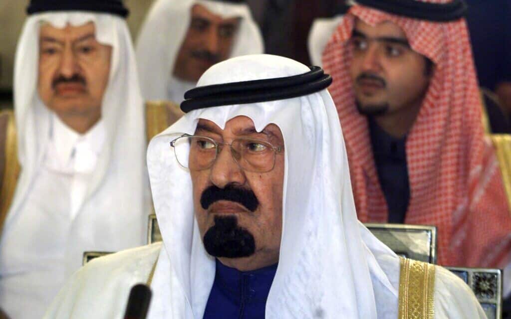 המלך (אז נסיך) הסעודי עבדאללה (במרכז), בפסגה הערבית שבה הציג את יוזמת השלום שלו, מרץ 2002 (צילום: AP Photo/Santiago Lyon)