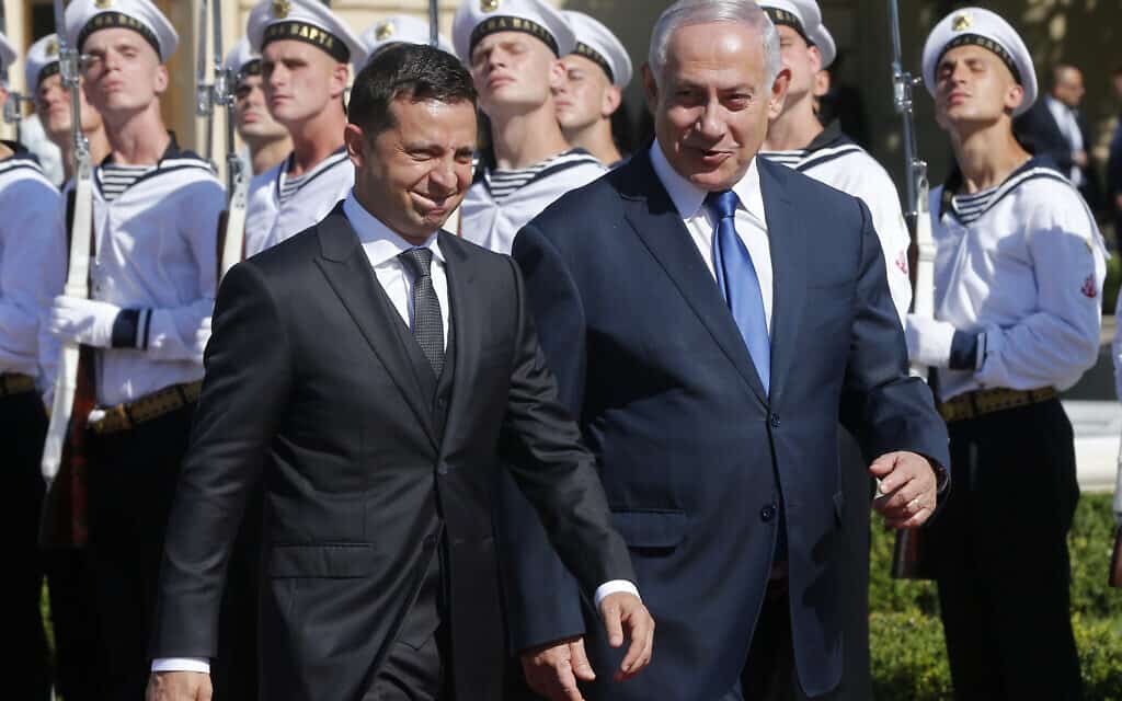 נתניהו ונשיא אוקראינה זלנסקי, אוגוסט 2019 (צילום: AP Photo/Efrem Lukatsky) נתניהו ונשיא אוקראינה זלנסקי, אוגוסט 2019 (צילום: AP Photo/Efrem Lukatsky)