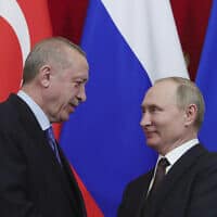 נשיא רוסיה פוטין (מימין) ונשיא טורקיה ארדואן בקרמלין, 5 במרץ 2020 (צילום: Presidential Press Service via AP, Pool)