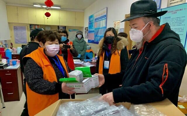משלוח המסכות של חב&quot;ד שנחאי קיבל סיוע מתורמים ברחבי העולם (צילום: באדיבות חב&quot;ד שנחאי)