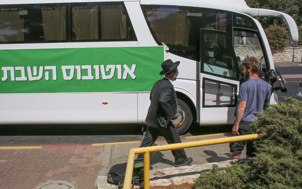 אילוסטרציה: אוטובוס השבת שניסתה להפעיל מרצ בתחילת העשור, ארכיון (צילום: Oren Nahshon / FLASH90)