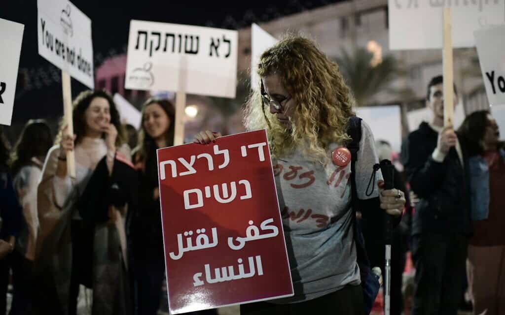 הפגנה נגד אוזלת ידן של הרשויות במניעת רצח נשים (צילום: Tomer Neuberg/Flash90) הפגנה נגד אוזלת ידן של הרשויות במניעת רצח נשים (צילום: Tomer Neuberg/Flash90)
