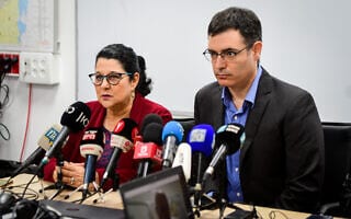 משה בר סימן טוב וסיגל סדצקי במסיבת עיתונאים (צילום: אבשלום ששוני/פלאש90) משה בר סימן טוב וסיגל סדצקי במסיבת עיתונאים (צילום: אבשלום ששוני/פלאש90)