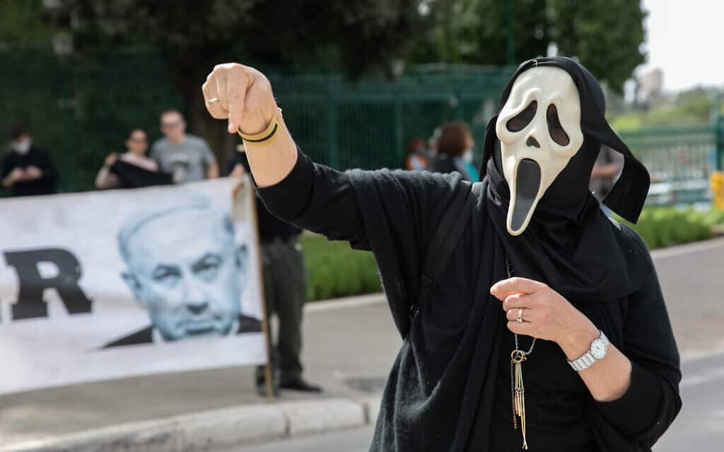 משבר הקורונה: מחאת הדגלים השחורים נגד שלטון נתניהו (צילום: Olivier Fitoussi/Flash90)