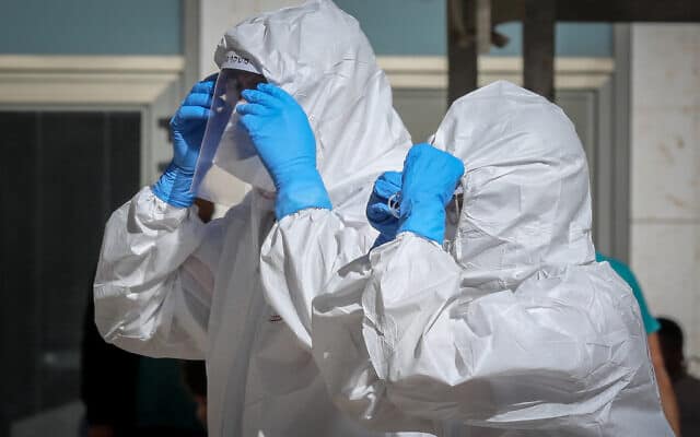 אנשי צוות רפואי ממוגנים מפני קורונה, צילום המחשה (צילום: Photo by Olivier Fitoussi/Flash90)
