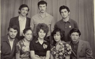 רומן ברונפמן (ראשון מימין) וחברי הילדות שלו בסוף שנות ה-70, רגע לפני עלייתו ארצה רומן ברונפמן (ראשון מימין) וחברי הילדות שלו בסוף שנות ה-70, רגע לפני עלייתו ארצה