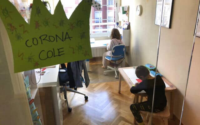 קורונה בספרד: ילדים במדריד לומדים בבית. מרץ 2020 (צילום: AP Photo/Xabier Parra)