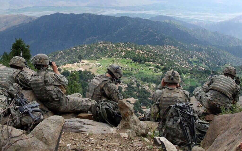 כוח מהחטיבה המוטסת ה-173 של צבא היבשה האמריקני במשימת תצפית באפגניסטן ב-2007, (מקור צבא היבשה האמריקני). (צילום: מקור: צבא היבשה האמריקני.)