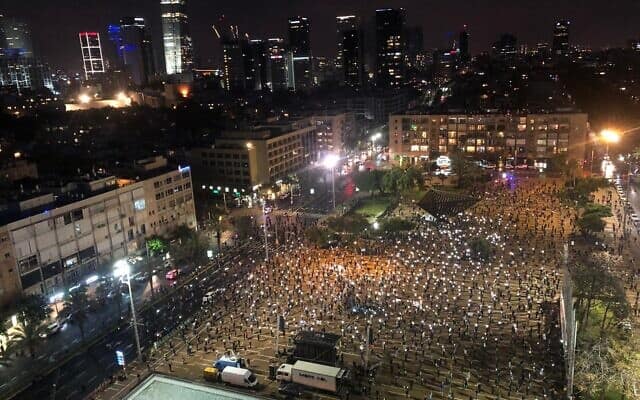 הפגנה נגד הממשלה המסתמנת, הערב בככר רבין (צילום: מחאת הדגלים השחורים)