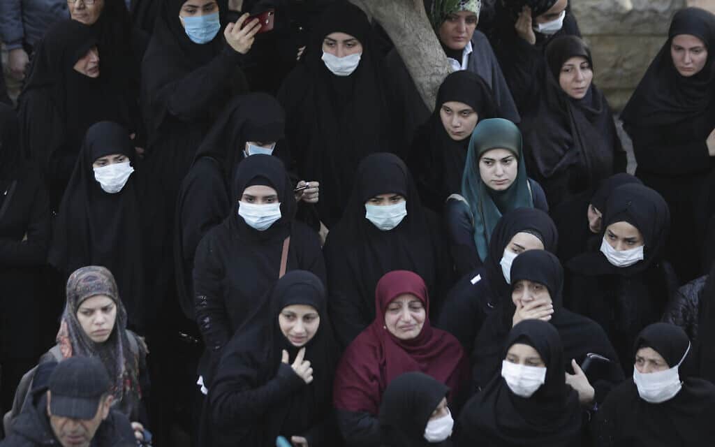 עידן הקורונה הלוויה של פעילי חזבאללה בלבנון, 1 במרץ 2020, ארכיון (צילום: AP Photo/Hassan Ammar)