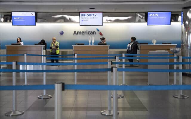 שמיים לא פתוחים: שדה התעופה לה-גווארדיה, ניו יורק סיטי, 21 במרץ 2020 (צילום: AP Photo/Mary Altaffer)