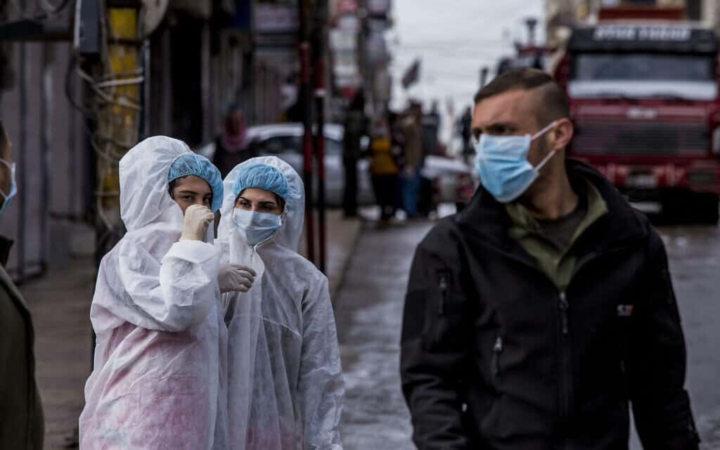 עידן הקורונה: חיטוי רחובות בסוריה, מרץ 2020 (צילום: AP Photo/Baderkhan Ahmad)
