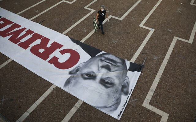 עידן הקורונה: הפגנה נגד המשך שלטון נתניהו בכיכר רבין בתל אביב, אפריל 2020 (צילום: AP Photo/Oded Balilty)