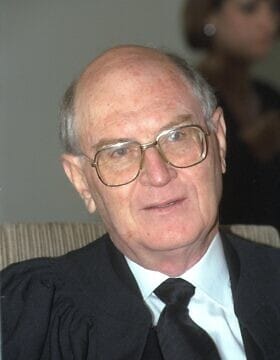 יצחק זמיר בעת השבעתו לשופט בית המשפט העליון, ב-17 בינואר 1994 (צילום: אבי אוחיון/לע