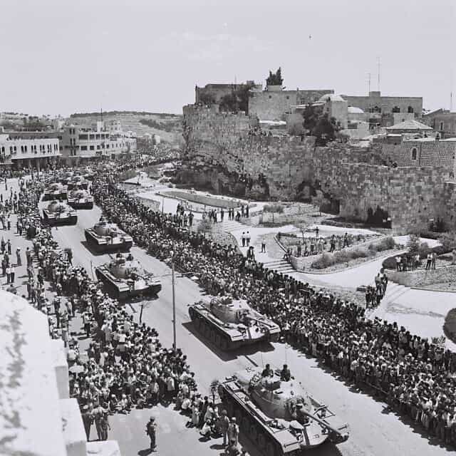 מצעד צה״ל בירושלים ביום העצמאות ה-20, ב-2 במאי 1968 (צילום: משה מילנר/לע״מ)