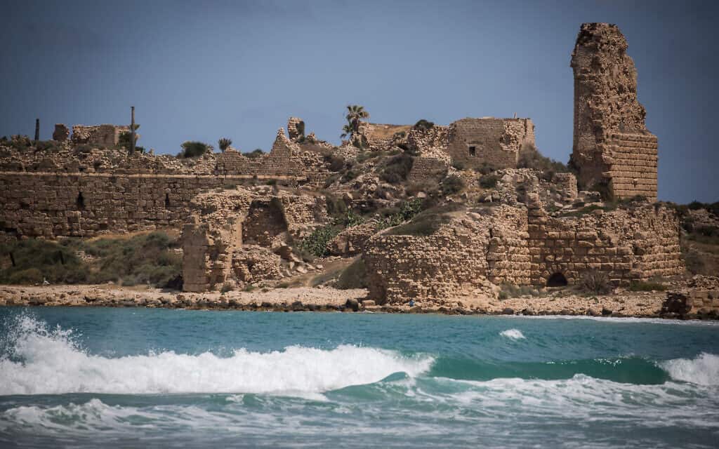 חוף המבצר בעתלית (צילום: Hadas Parush/Flash90)